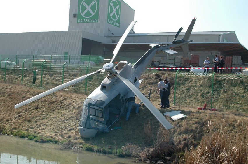 Hubschrauber abgestuerzt in Grafschaft P21.JPG